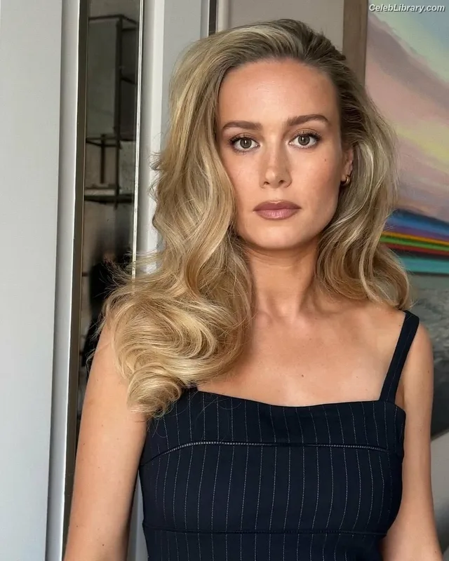 Brie Larson photo 18 of 1086