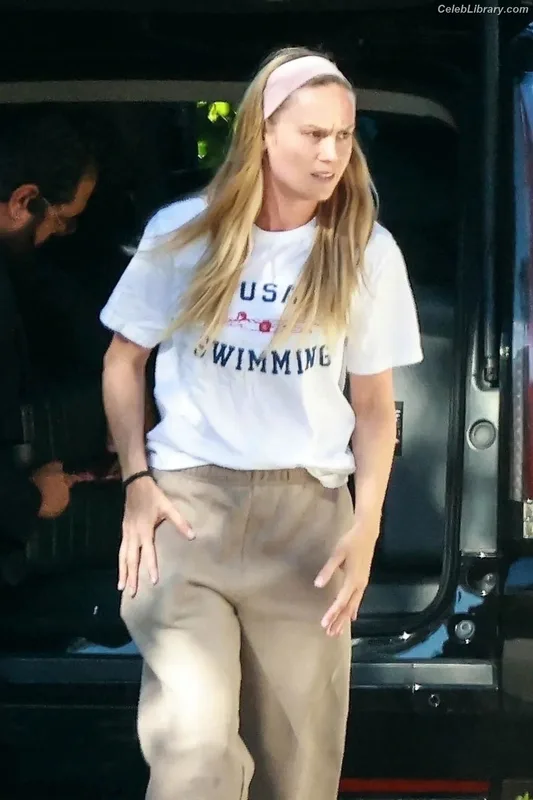 Brie Larson photo 9 of 1086