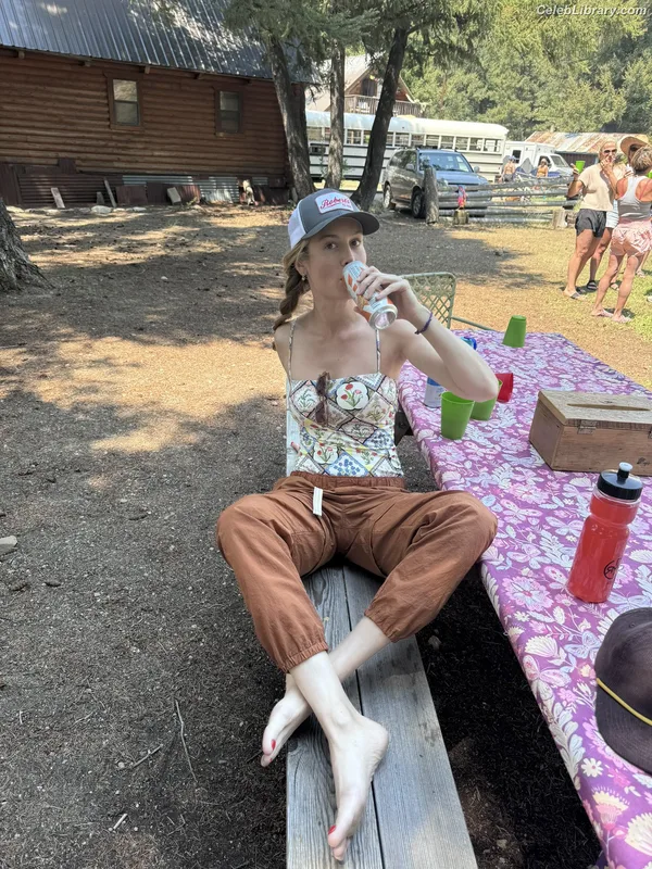 Brie Larson photo 16 of 1086