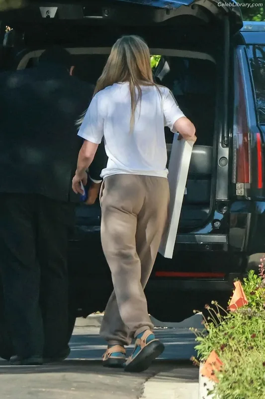 Brie Larson photo 22 of 1086