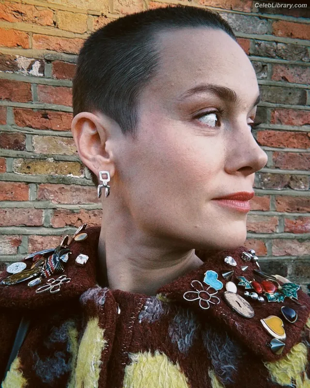 Brie Larson photo 11 of 1086