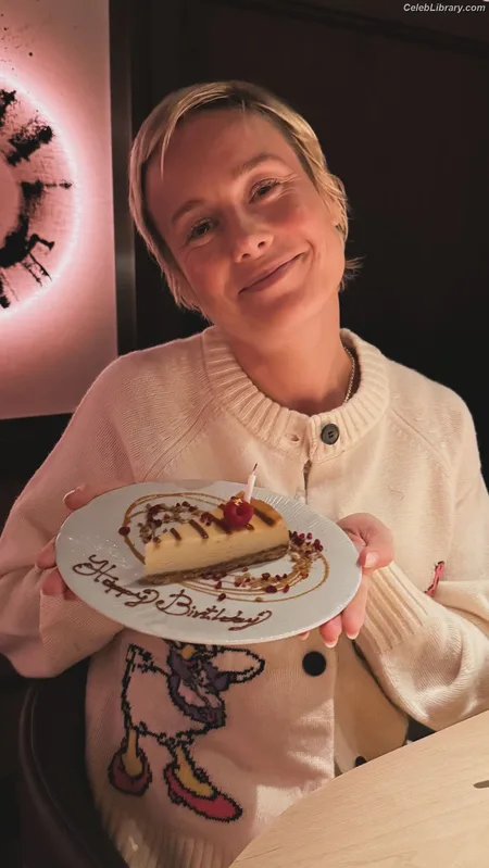 Brie Larson photo 22 of 1086