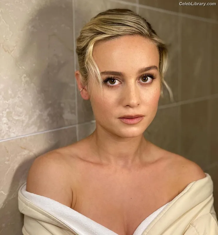 Brie Larson photo 4 of 1086