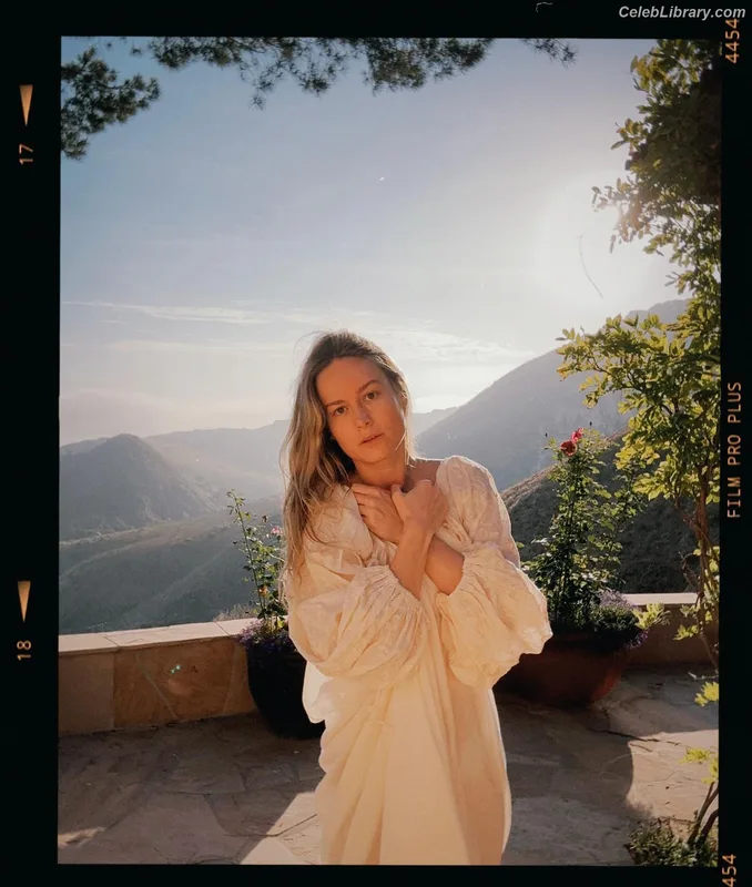 Brie Larson photo 6 of 1086
