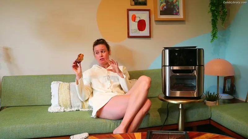 Brie Larson photo 15 of 1086