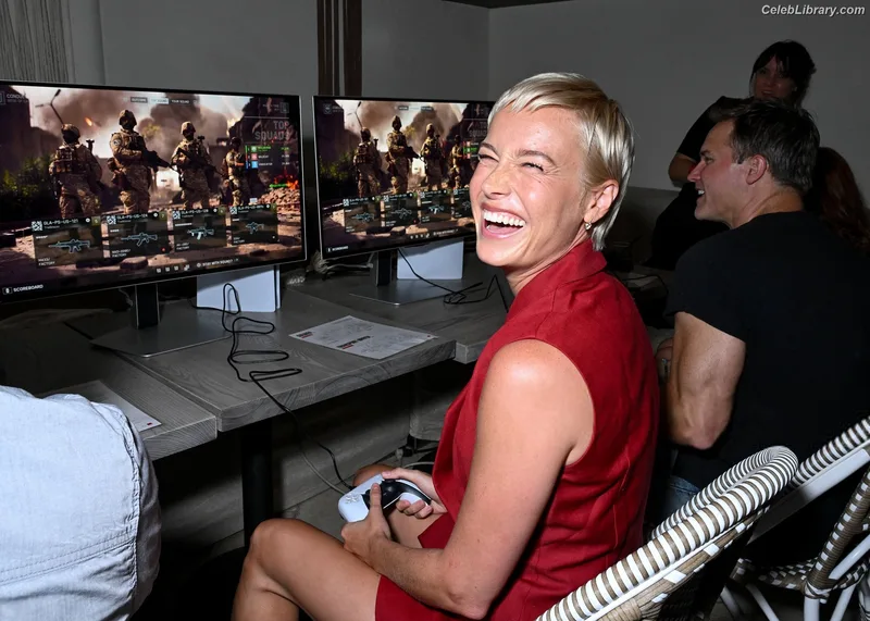 Brie Larson photo 20 of 1086