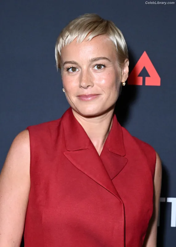 Brie Larson photo 8 of 1086