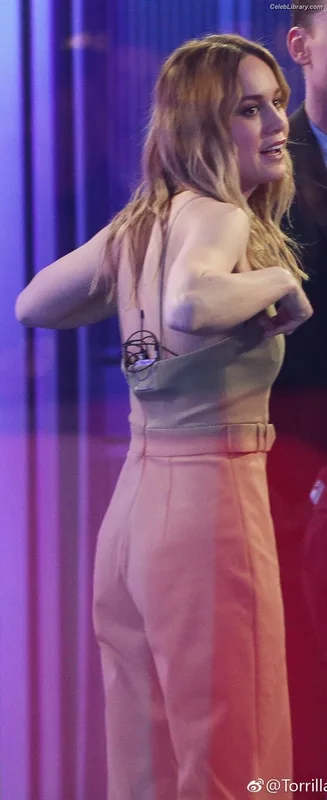 Brie Larson photo 11 of 1086