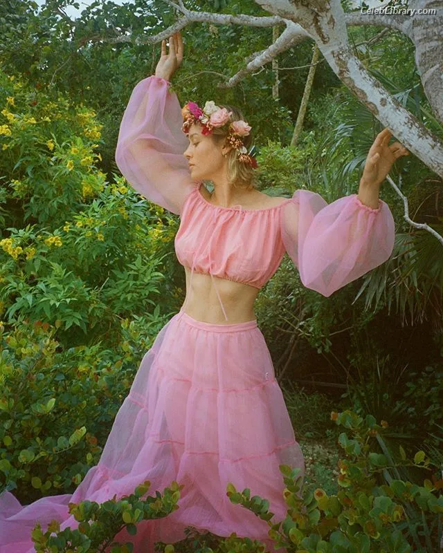 Brie Larson photo 14 of 1086