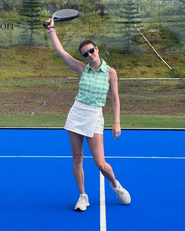 Brie Larson photo 19 of 1086