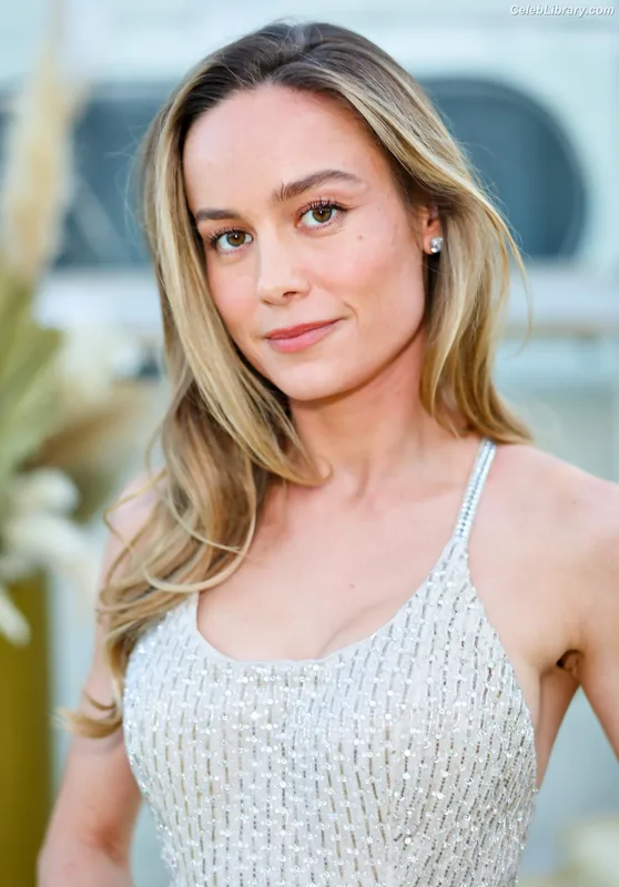Brie Larson photo 22 of 1086