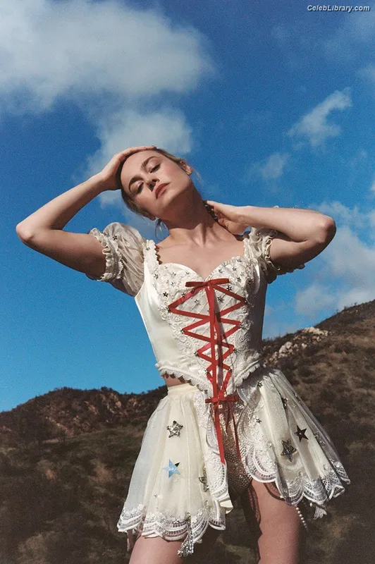 Brie Larson photo 23 of 1086