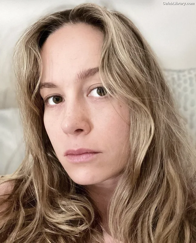 Brie Larson photo 2 of 1086