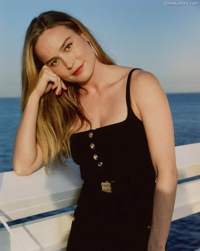 Brie Larson photo 5 of 1086