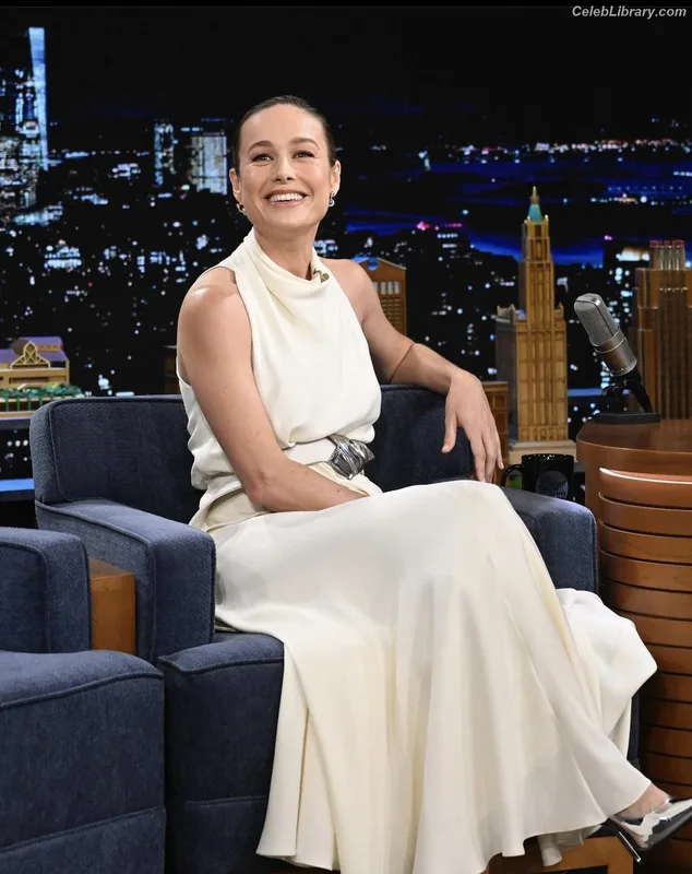 Brie Larson photo 18 of 1086