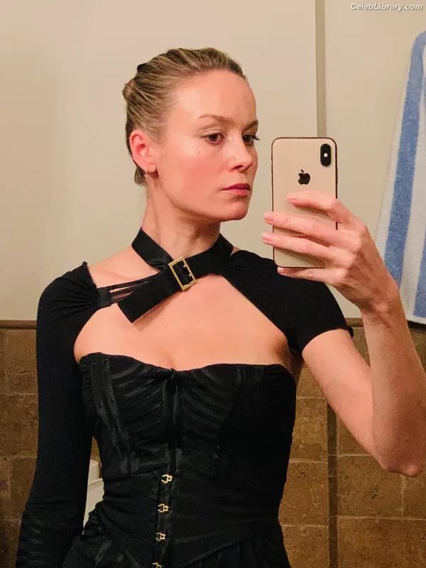 Brie Larson photo 21 of 1086