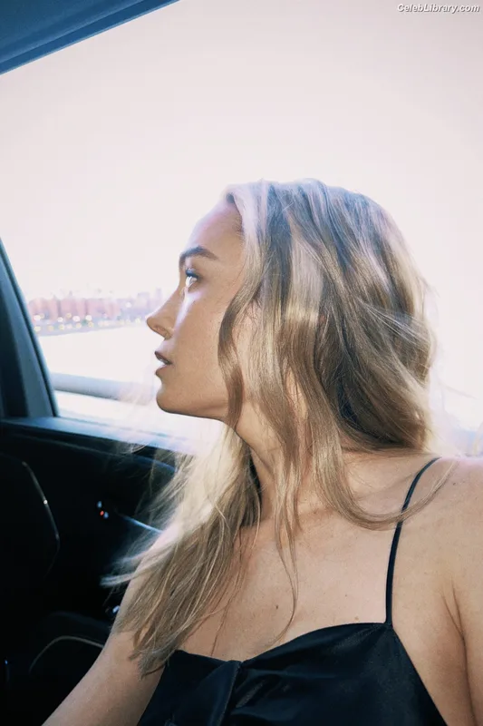 Brie Larson photo 1 of 1086