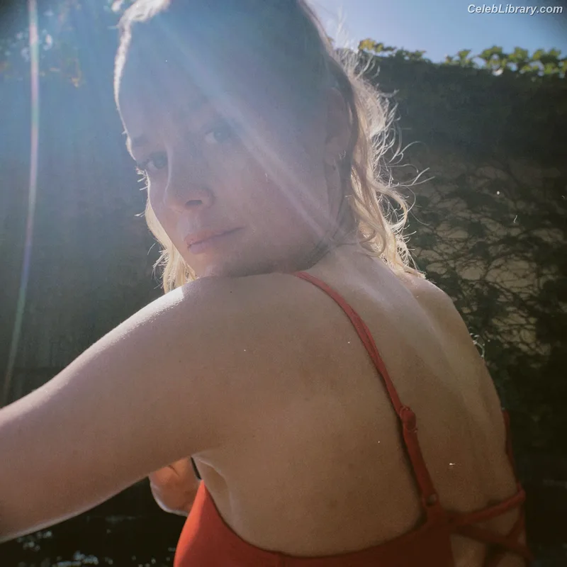 Brie Larson photo 16 of 1086