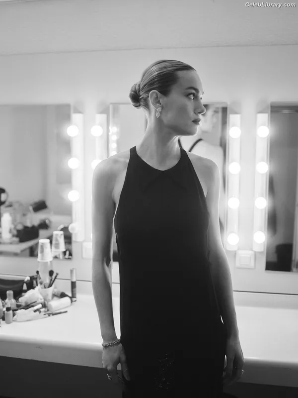 Brie Larson photo 19 of 1086