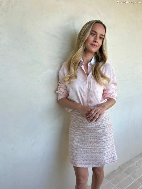 Brie Larson photo 24 of 1086