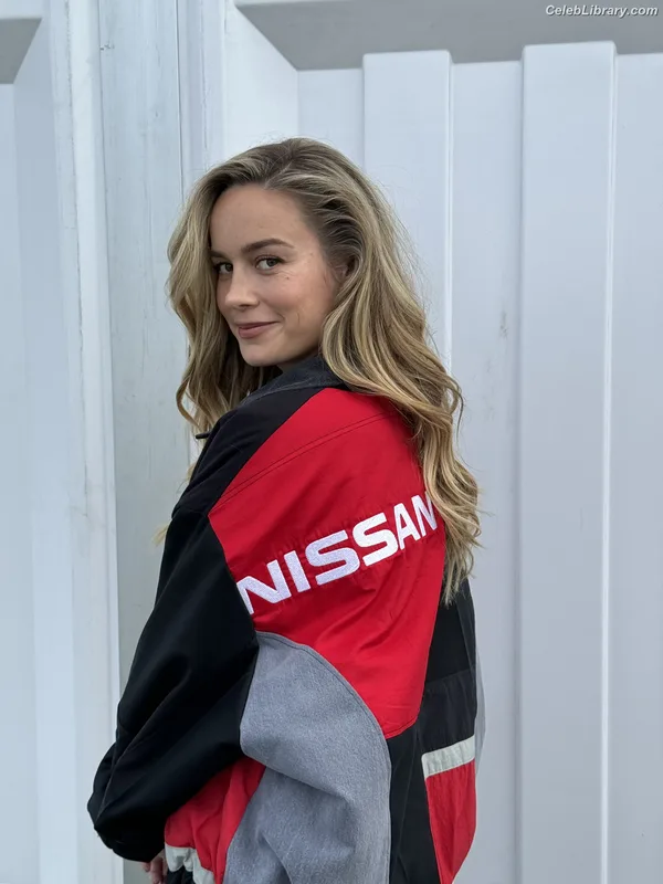 Brie Larson photo 4 of 1086