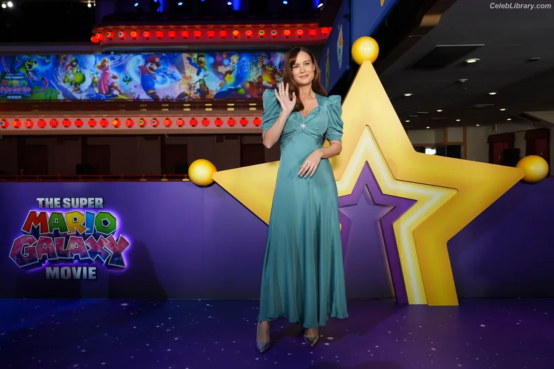 Brie Larson photo 15 of 1086