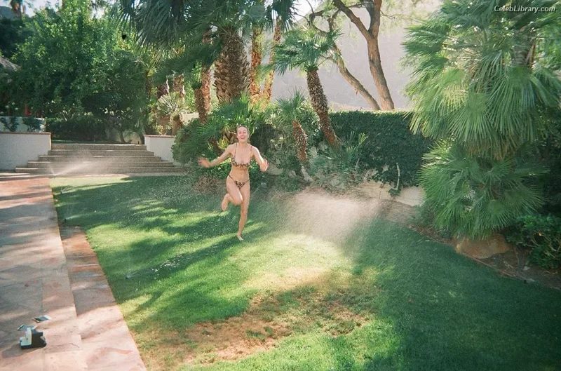 Brie Larson photo 1 of 1086