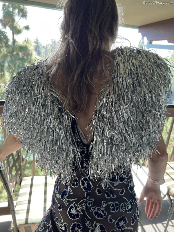 Brie Larson photo 1 of 1086