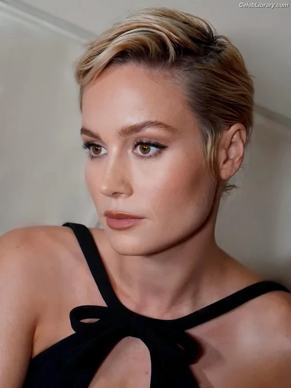 Brie Larson photo 5 of 1086
