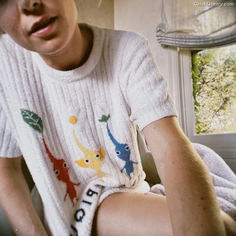 Brie Larson photo 11 of 1086