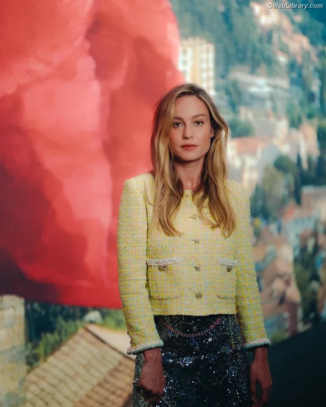 Brie Larson photo 18 of 1086