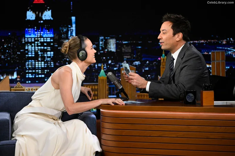 Brie Larson photo 10 of 1086