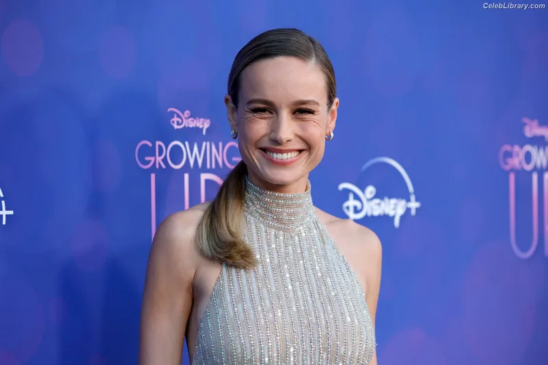 Brie Larson photo 14 of 1086