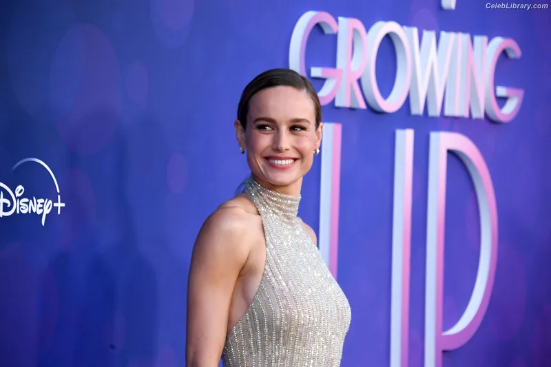 Brie Larson photo 2 of 1086