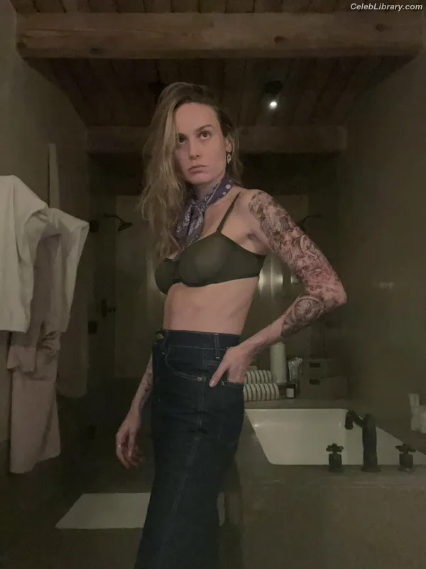 Brie Larson photo 14 of 1086