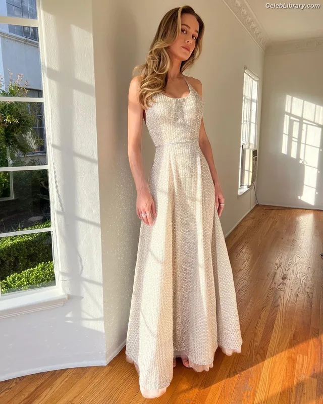Brie Larson photo 23 of 1086