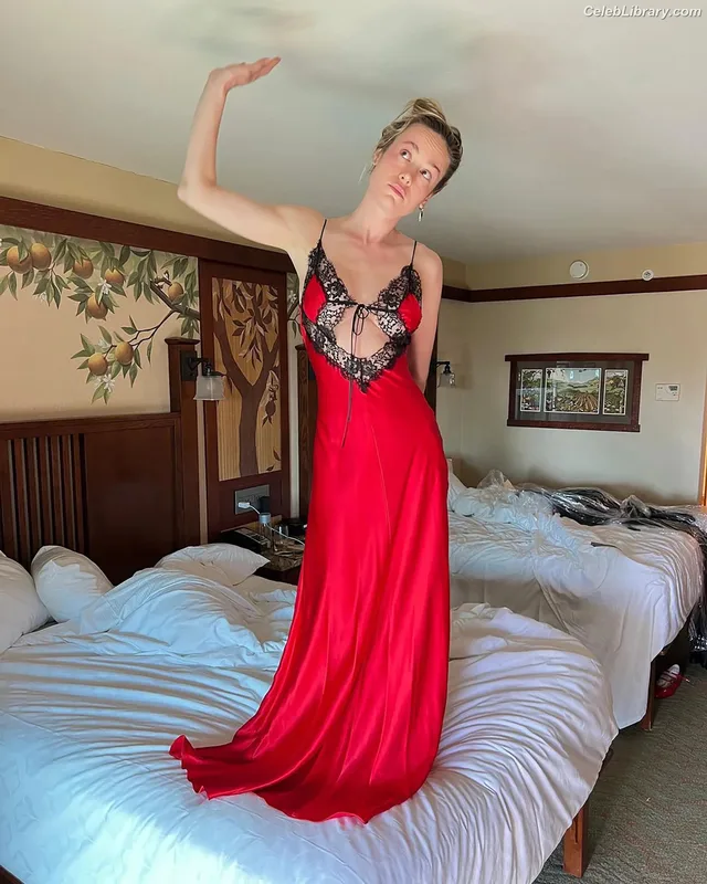 Brie Larson photo 24 of 1086