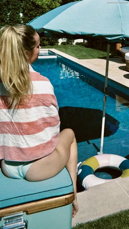 Brie Larson photo 4 of 1086