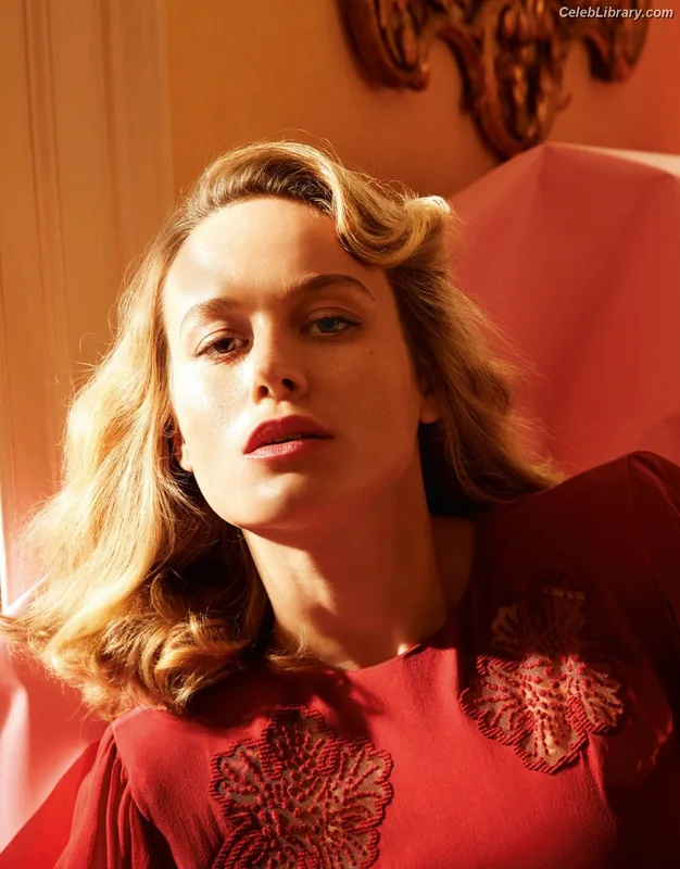 Brie Larson photo 5 of 1086