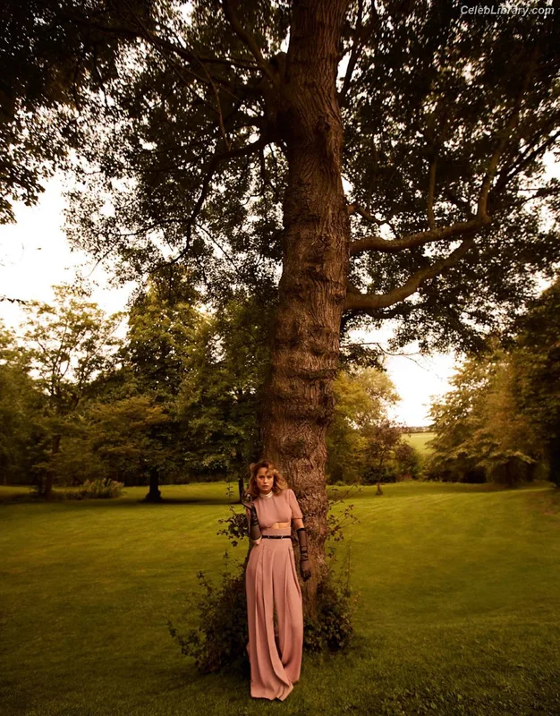 Brie Larson photo 8 of 1086