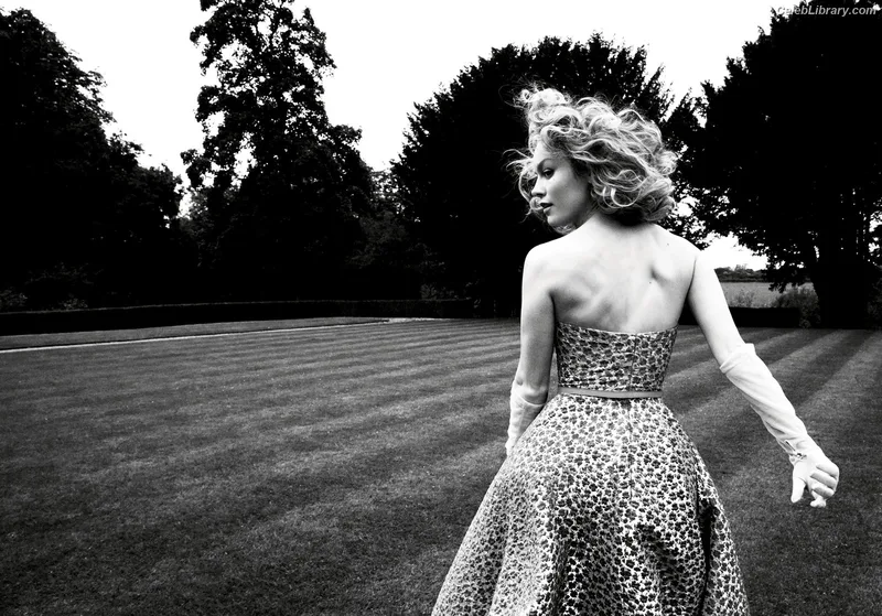 Brie Larson photo 12 of 1086