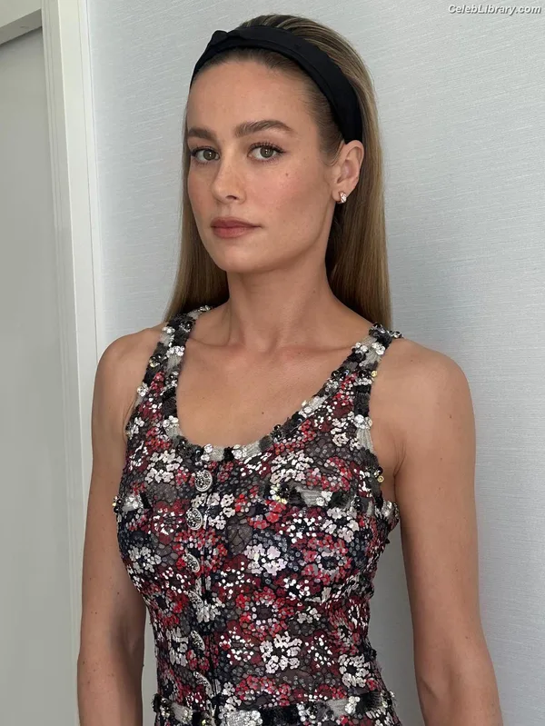 Brie Larson photo 14 of 1086