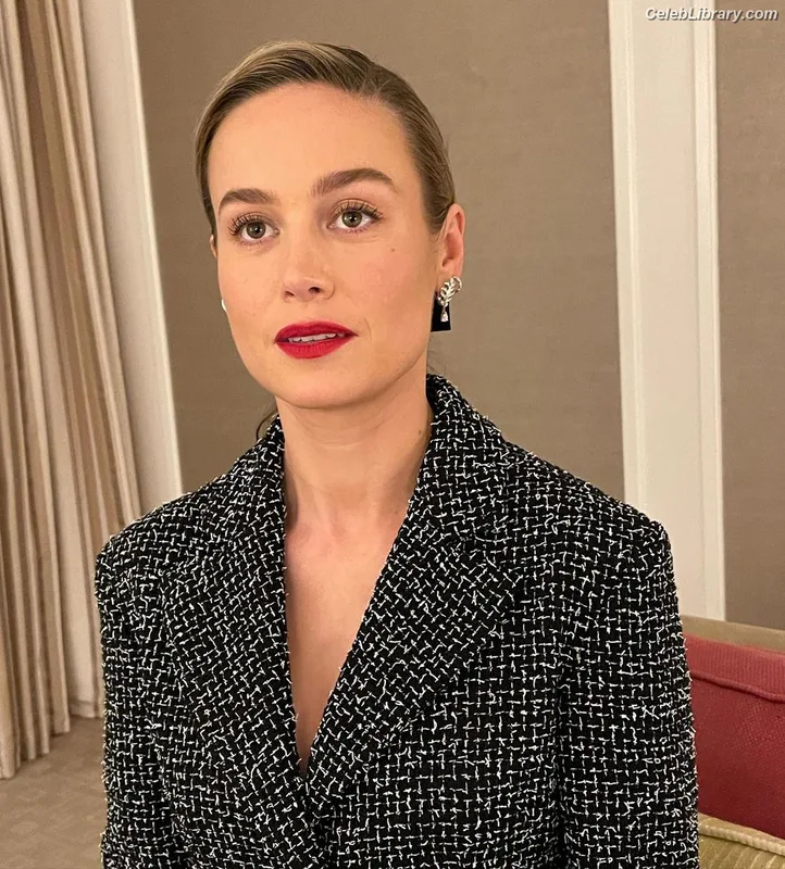Brie Larson photo 7 of 1086