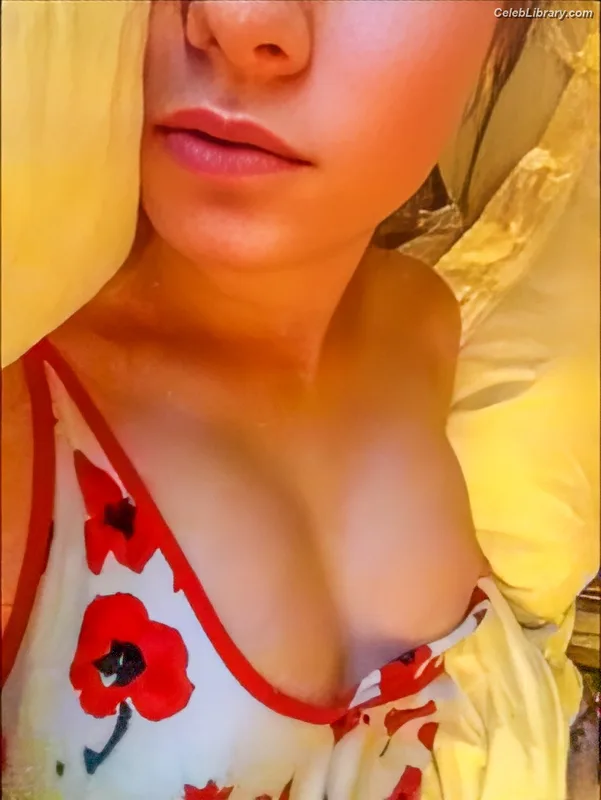 Brie Larson photo 12 of 1086