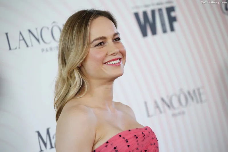 Brie Larson photo 17 of 1086