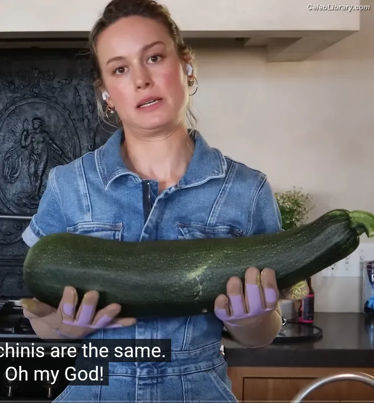 Brie Larson photo 22 of 1086