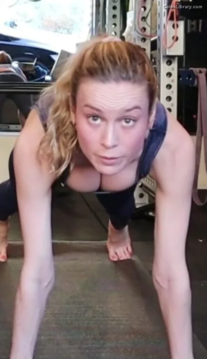 Brie Larson photo 14 of 1086