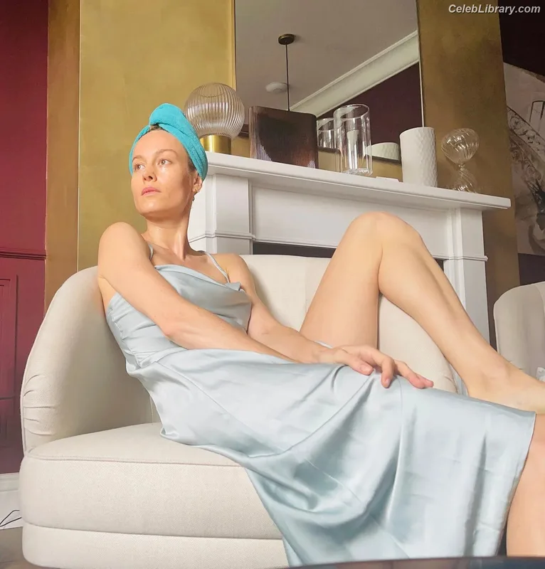 Brie Larson photo 1 of 1086