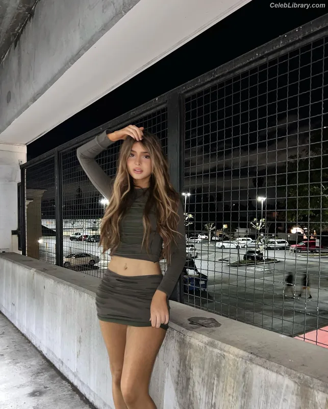 Brighton Sharbino photo 5 of 977