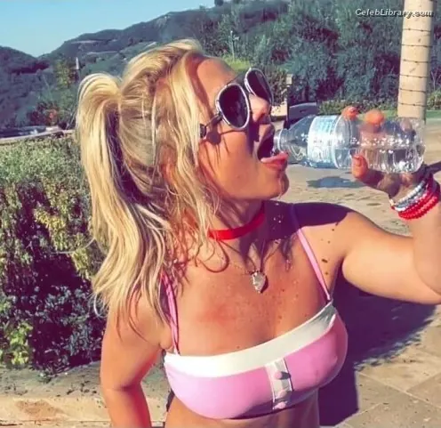 Britney Spears photo 3 of 1688